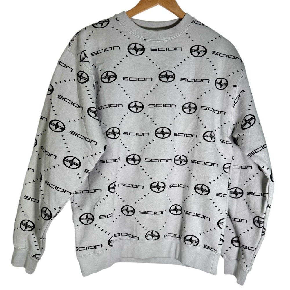Toyota Scion Car Logo AOP Gray Crewneck Sweatshirt‎ Men’s Small Oversized